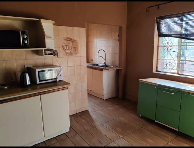 2 BEDROOM HOUSE FOR SALE IN KENSINGTON